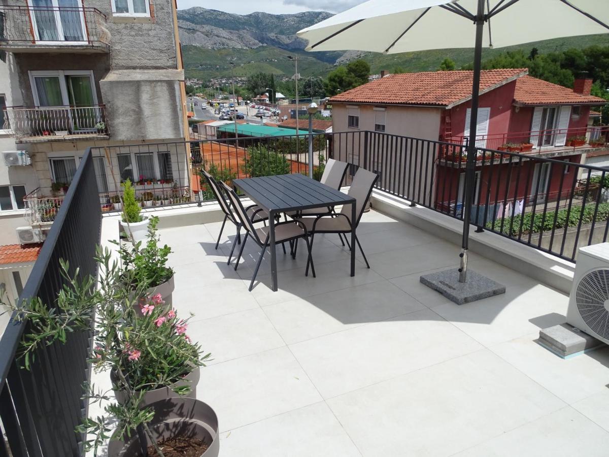 Modernes Kleines Haus Mit Terrasse Villa Split Exteriör bild